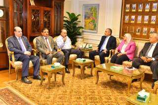 محافظ أسيوط يبحث مع الرئيس التنفيذي للبنك الزراعي المصري آفاق التعاون في دعم المشروعات الزراعية والتنموية