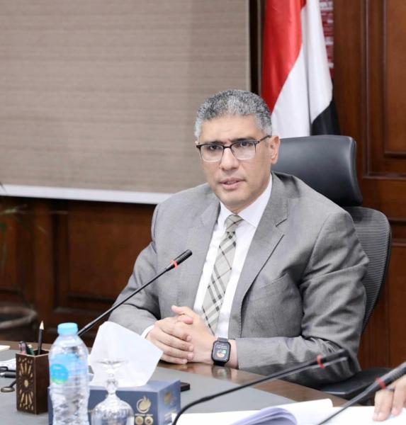 محافظ الجيزة: ضبط ٢٨٠٥ مخالفة تموينية متنوعة للمخابز والمحال العامة والاسواق والبدالين التموينين