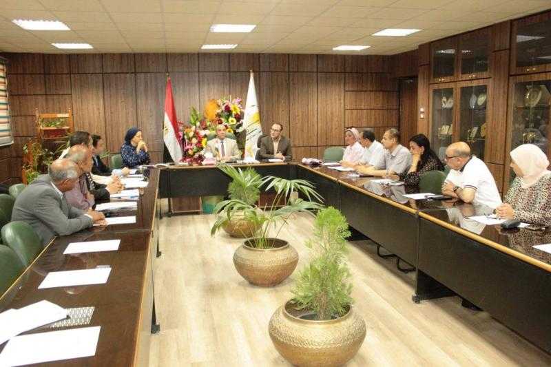 محافظ أسيوط: خطة علمية بالتعاون مع الجامعة للتعامل الآمن مع الكلاب الضالة حفاظًا على الصحة العامة والبيئة