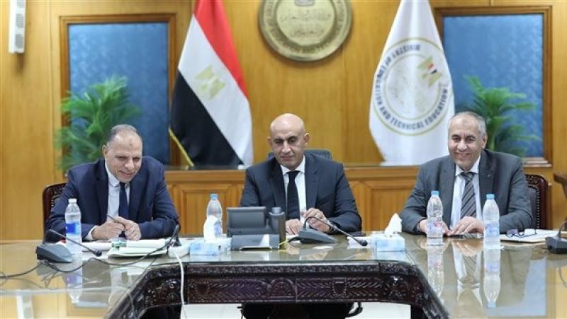 وزير التعليم يستعرض تقرير غرفة العمليات حول سير آخر أيام الامتحانات