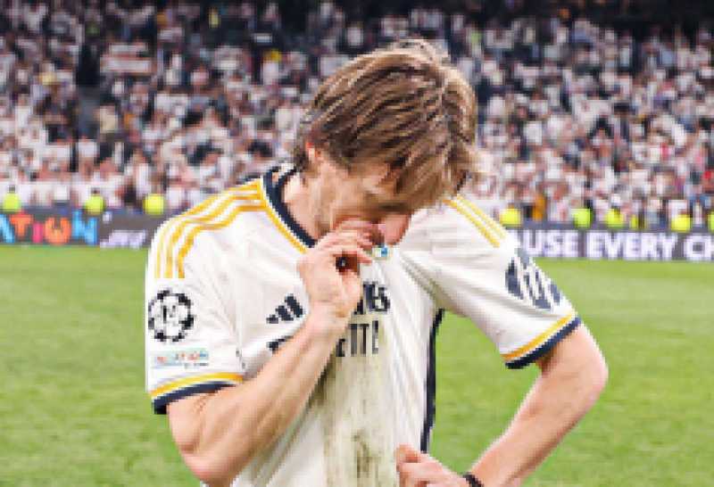 لوكا مودريتش يودع ريال مدريد وينتقل إلى ميلان