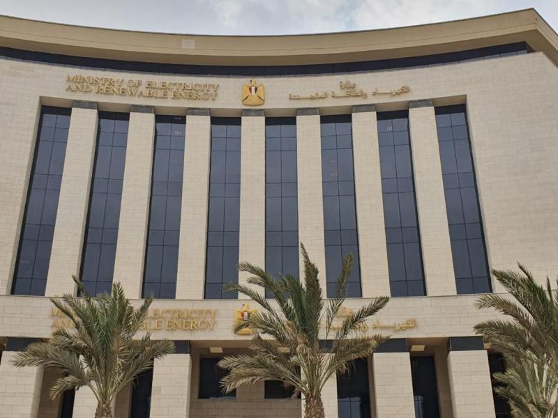 وزارة الكهرباء تنفي حدوث حريق في أي من محطات المحولات على مستوى الجمهورية