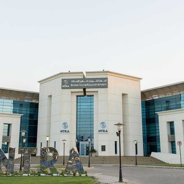 الجهاز القومي لتنظيم الاتصالات يلزم الشركات بتقديم إنترنت أرضي وإنترنت محمول مجاني للعملاء