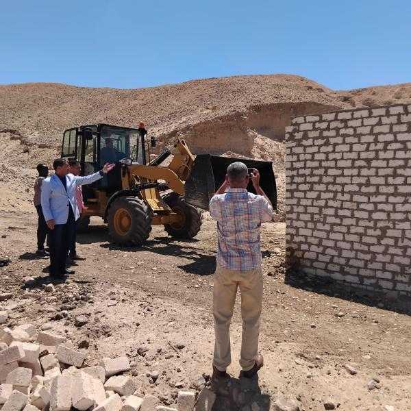 استرداد ٤ حالات غير مستوفاة لشروط التقنين وإزالة عدد ٦ حالات متغيرات مكانية بمدينة الطود بالأقصر