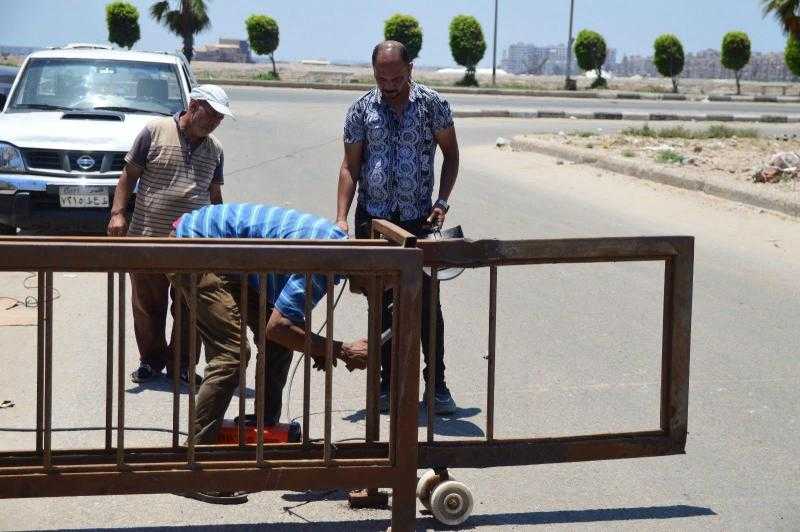 استمرار أعمال صيانة بوابات مداخل شاطئ بورفؤاد ضمن خطة متكاملة لفرض الانضباط خلال الموسم الصيفي
