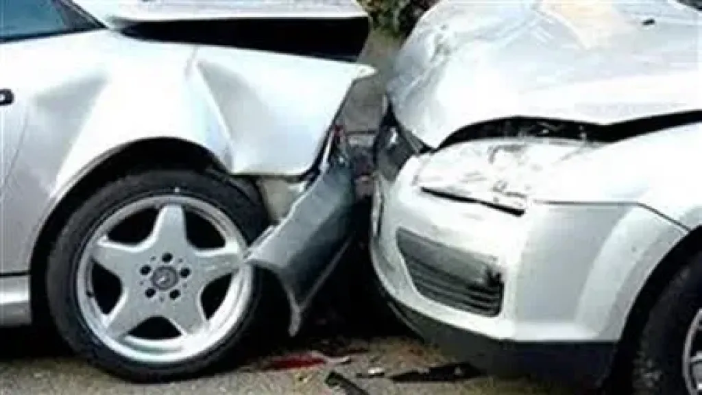 حادث تصادم سيارتين 