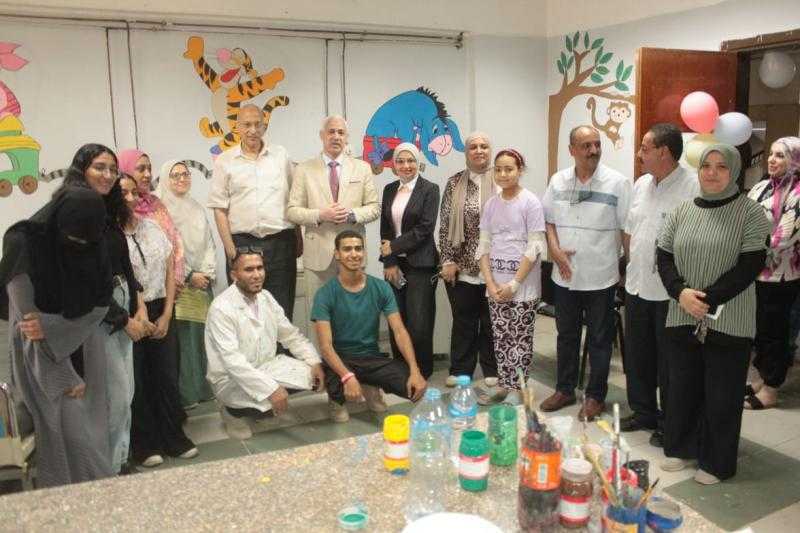 جامعة أسيوط تُجمل حوائط وحدة الغسيل الكلوي بمستشفى الأطفال الجامعي لإدخال البهجة على المرضى الصغار