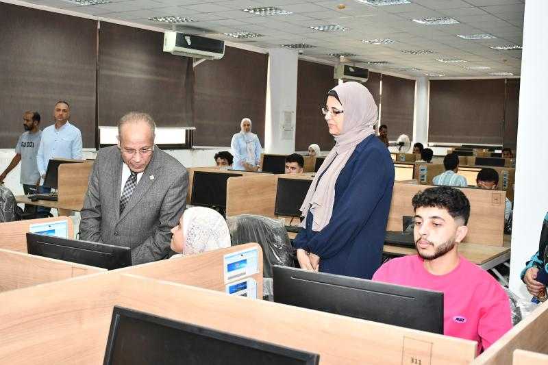 انتظام في اللجان وحرص على توفير بيئة مثالية للطلاب بإمتحانات كلية الطب جامعة قناة السويس