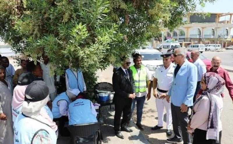 محافظ أسوان يتفقد أحد الأكمنة المتحركة للكشف عن المخدرات بموقف الأقاليم