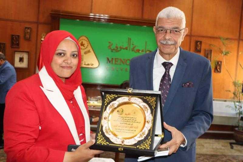 أمانة جائزة عبد الفتاح صبري للقصة القصيرة تكرم رئيس جامعة المنوفية