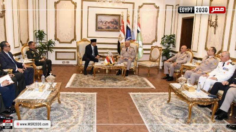 وزير الدفاع يلتقي نظيره الإندونيسي