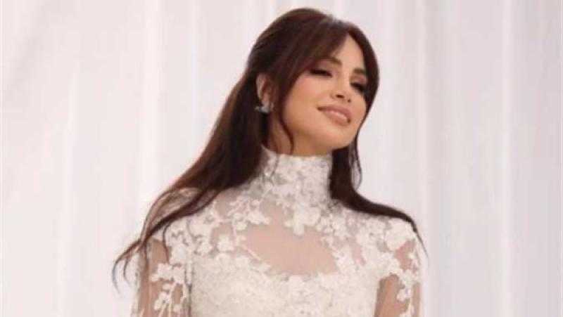 آمال ماهر تُروّج لأحدث أغانيها ”خبر عاجل”