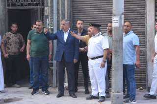 محافظ الإسكندرية يتابع تداعيات انهيار أجزاء من عقار بمنطقة العطارين