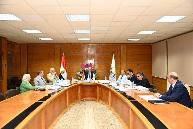 المنشاوي يترأس لجنة القيادات بجامعة أسيوط لاختيار وتجديد تعيين عدد من القيادات الإدارية