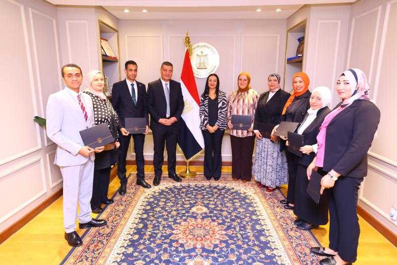 وزيرة التضامن الاجتماعي تكرم الإدارة العامة للاتصال السياسي والشؤون البرلمانية