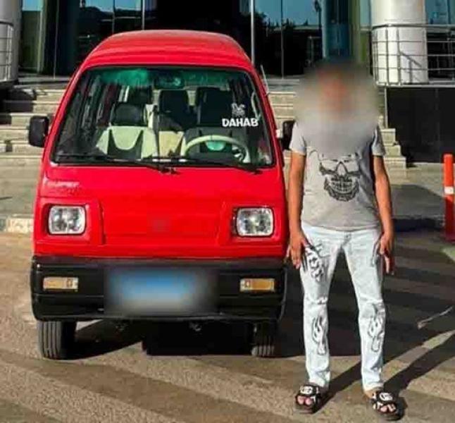ضبط قائد سيارة نفذ حركات استعراضية خطرة بالطريق السياحي بأكتوبر دون رخصة قيادة