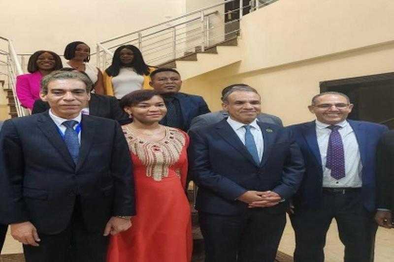 وزير الخارجية يعقد لقاء مع ممثلي كبرى الشركات الخاصة وأعضاء الغرفة التجارية في مالابو