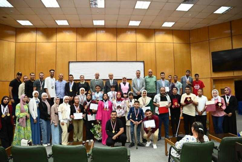 المنشاوي يكرّم طلاب جامعة أسيوط من ذوي الهمم الفائزين في مسابقات المواهب الذهبية وبارالمبياد الجامعات وبطولتي الشهيد الرفاعي 51 و52