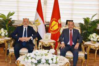 محافظ بورسعيد يستقبل سفير اليونان لدى مصر لبحث سبل تعزيز التعاون بين الجانبين