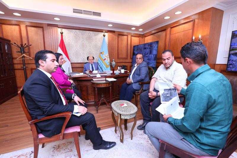 محافظ كفرالشيخ يعقد اجتماعًا لمناقشة خطة تنفيذ الهوية البصرية