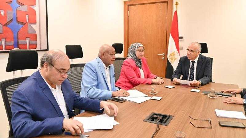 وزير الري يلتقي عددًا من أعضاء مجلس النواب لمناقشة طلبات المواطنين