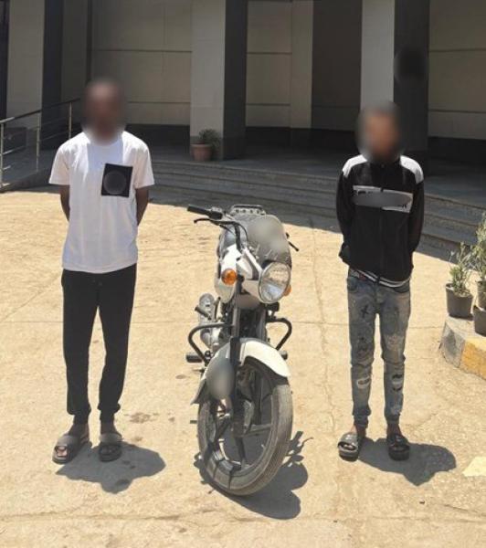 الداخلية تكشف ملابسات فيديو تغطية لوحات دراجة نارية بكيس بلاستيكي بالقاهرة