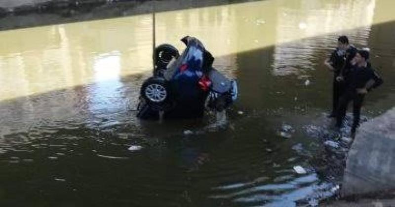 مصرع شخص وإصابة 8 آخرين في حادث انقلاب سيارة بمياه مشروع عبد القادر في البحيرة