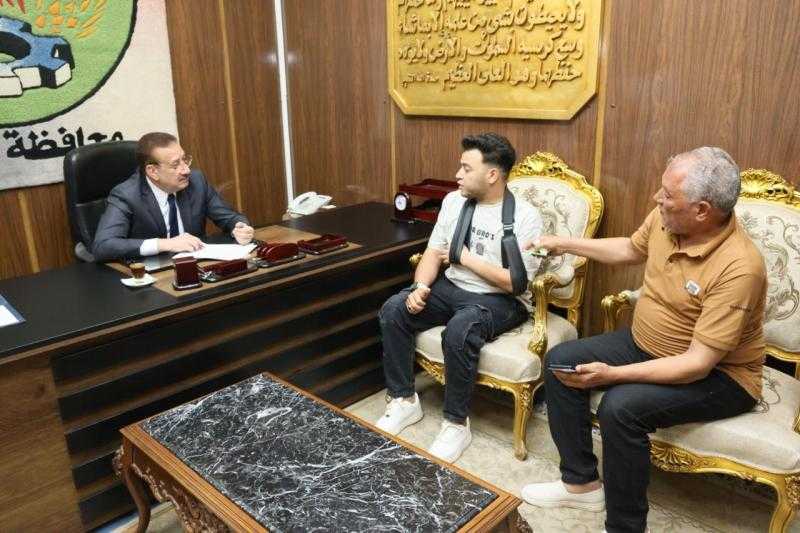 محافظ المنوفية يقرر صرف مساعدة مالية عاجلة وكرسى متحرك لحالة إنسانية