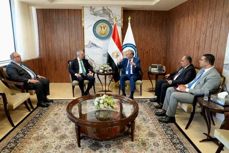 وزير البترول والثروة المعدنية يبحث مع ”شلمبرجير” سبل دعم أنشطة الاستكشاف والإنتاج وتعزيز الشراكة التقنية