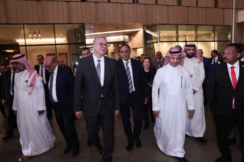 وزير البترول والثروة المعدنية يقود جولة لكبار الضيوف في المتحف المصري الكبير