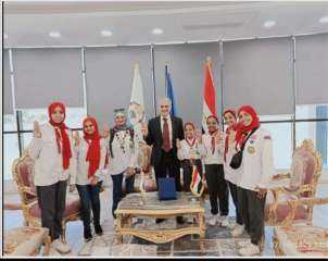 فريق شباب بدر يكرم رئيس جامعة أسوان لدعمه المتواصل للأنشطة الشبابية والتوعوية