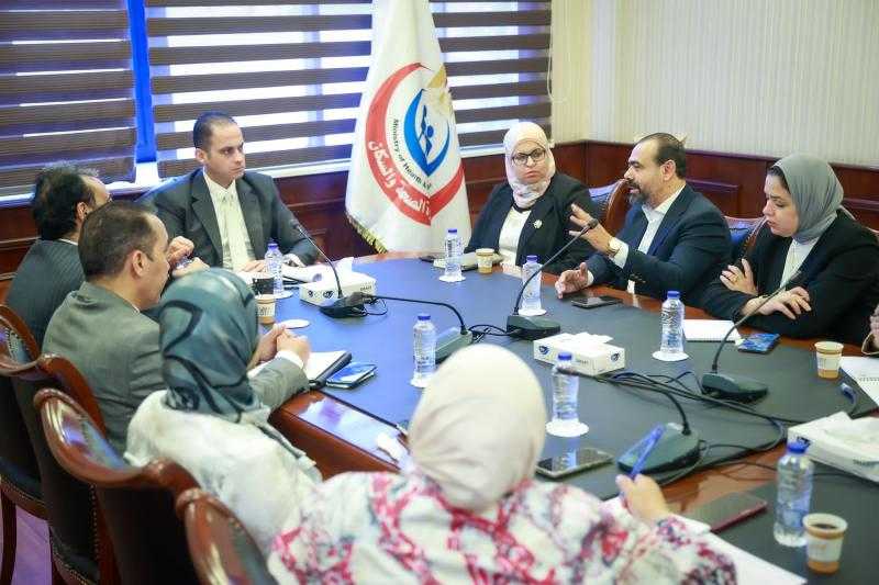 نائب وزير الصحة والسكان يعقد اجتماعًا لمناقشة أخر مستجدات ملف السياحة العلاجية