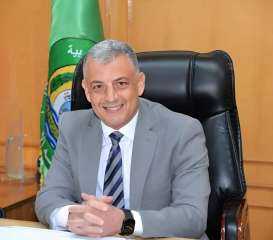محافظ الإسماعيلية يهنئ أوائل الدبلومات الفنية على مستوى المحافظة
