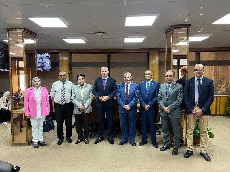 لجنة قطاع الآداب تتفقد المعهد الأفروآسيوي للدراسات العليا بجامعة قناة السويس