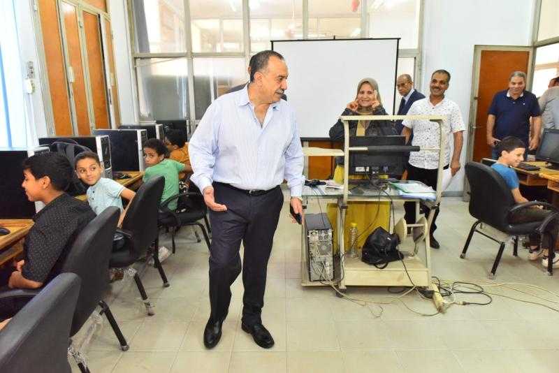 محافظ أسيوط يتفقد الأنشطة الصيفية بمركز تدريب علوم الحاسب الآلي وتكنولوجيا المعلومات