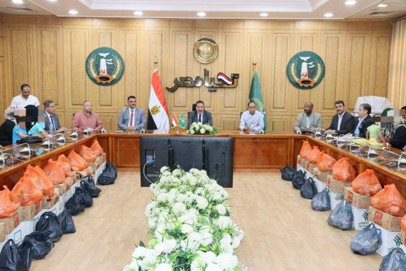 محافظ المنوفية يسلم مساعدات مالية وعينية  لــ 40 حالة مستحقة بقيمة تقارب 300 ألف جنيه