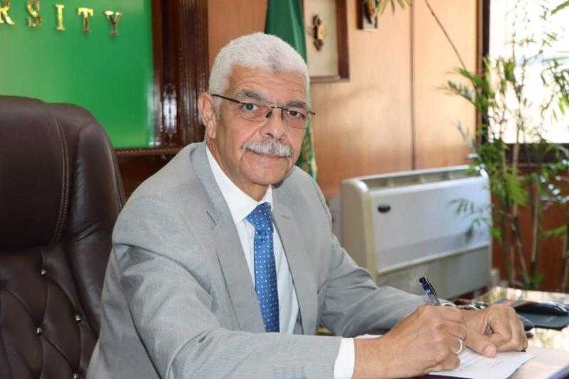 رئيس جامعة المنوفية يعقد إجتماع مجلس الدراسات العليا  أون لاين