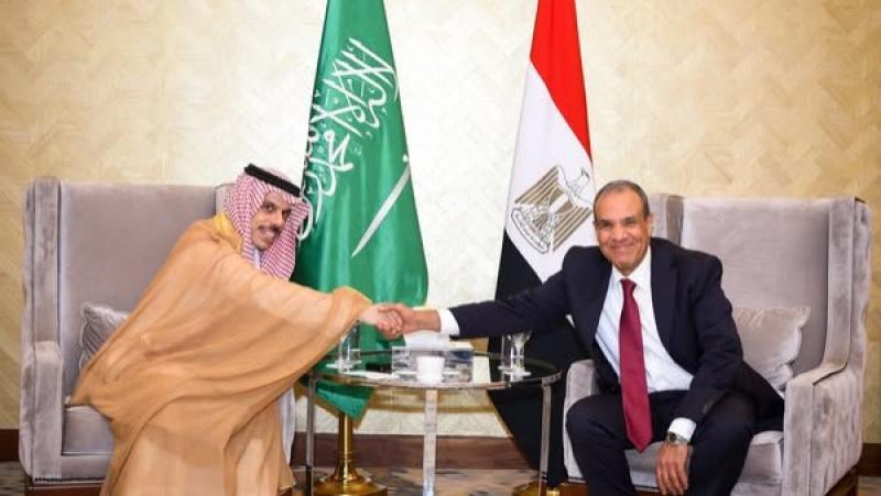 وزير الخارجية ونظيره السعودي
