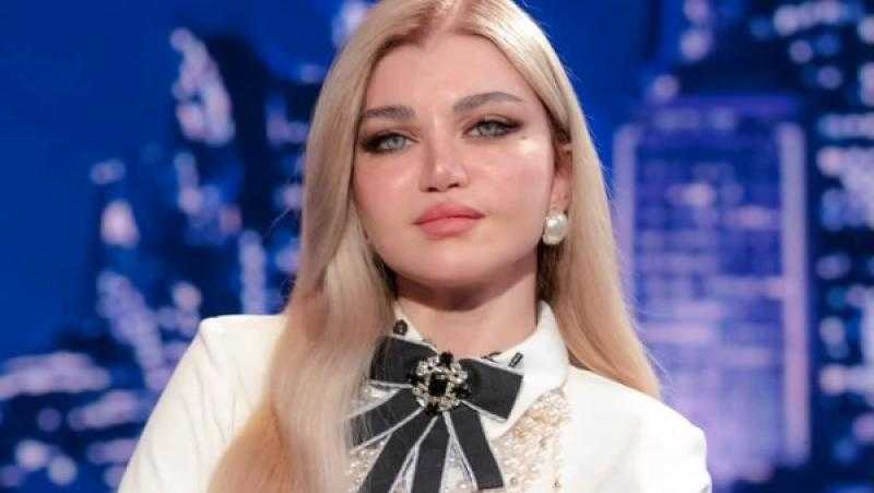 ياسمين الخطيب تدافع عن مدحت العدل بعد جدل تصريحاته حول الحجاب