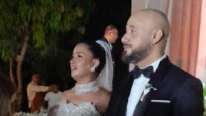 أول صورة من حفل زفاف الروائي محمد صادق على الكاتبة نورهان أبو بكر