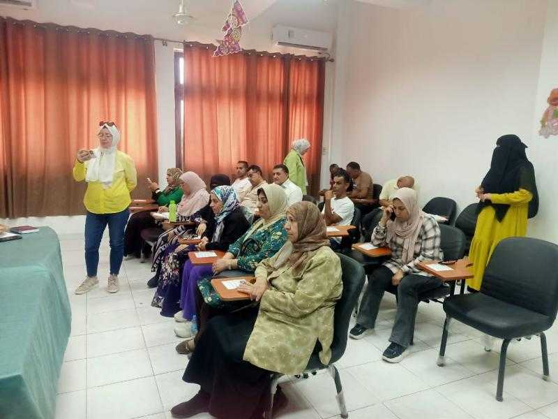 جامعة قناة السويس تنفذ برنامجًا تدريبيًا حول مهارات التواصل المؤسسي وخدمة الجمهور بكلية الألسن