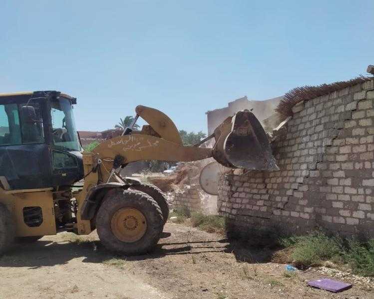 محافظ بني سويف: إزالة أكثر من 890 حالة تعدى ضمن المرحلة الثالثة من الموجة الـــ 26 لإزالة التعديات