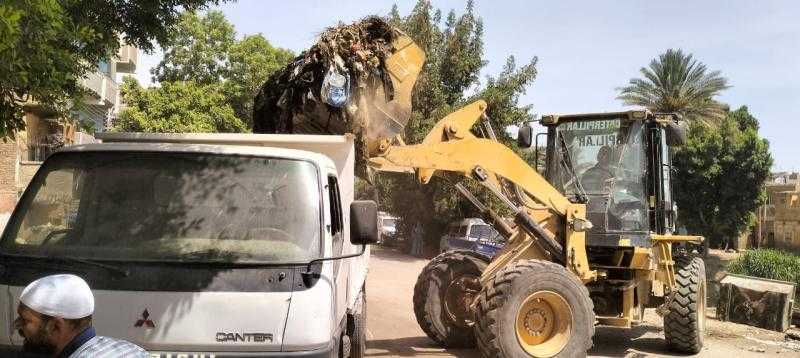 رفع 600 طن مخلفات خلال حملات نظافة مكثفة في شوارع وقرى إسنا بالأقصر