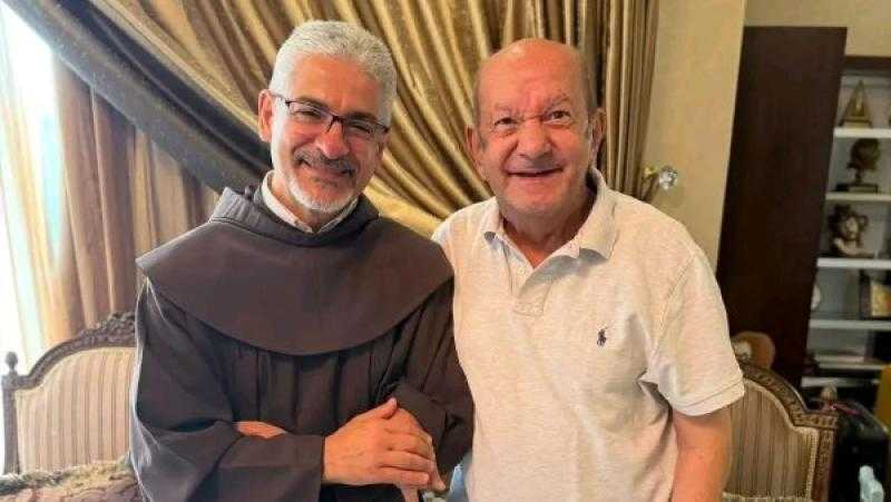 لطفي لبيب يظهر بصحة جيدة بعد خروجه من المستشفى