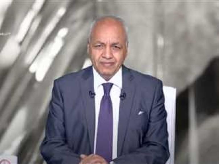 هذا هو البيت الذي علمني معنى الحياة.. بكلمات مؤثرة مصطفى بكري يعود إلى قريته و يسترجع لحظات لا تُنسى