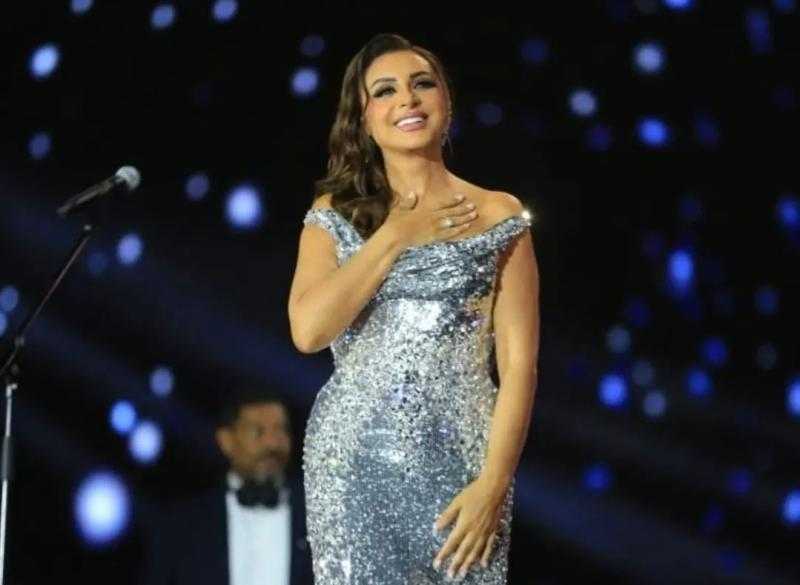 صوت مصر يفتتح ليالي العلمين.. وشعب أنغام يملأ معها السماء نغمًا