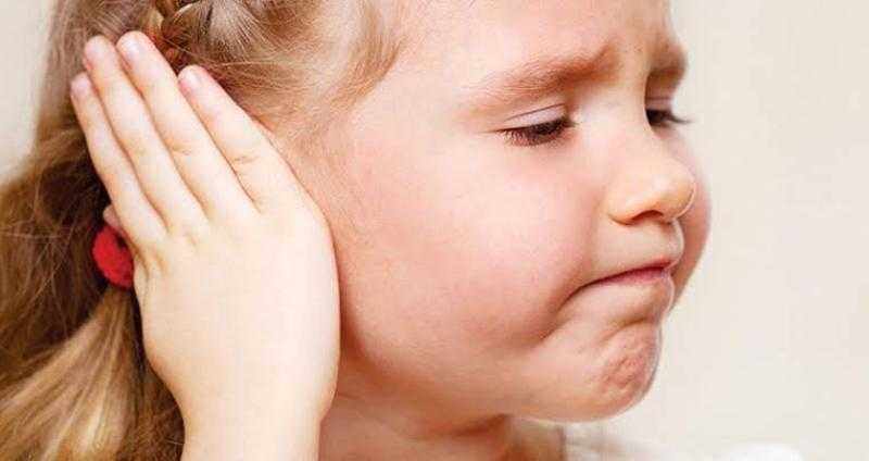 عند الأطفال والكبار.. أعراض التهاب الأذن الوسطى