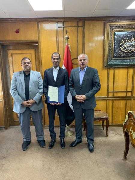 رئيس جامعة قناة السويس يُقدّم التهنئة للواء مجدي زكريا لتعيينه مديرًا عامًا للإدارة العامة للأمن بالجامعة