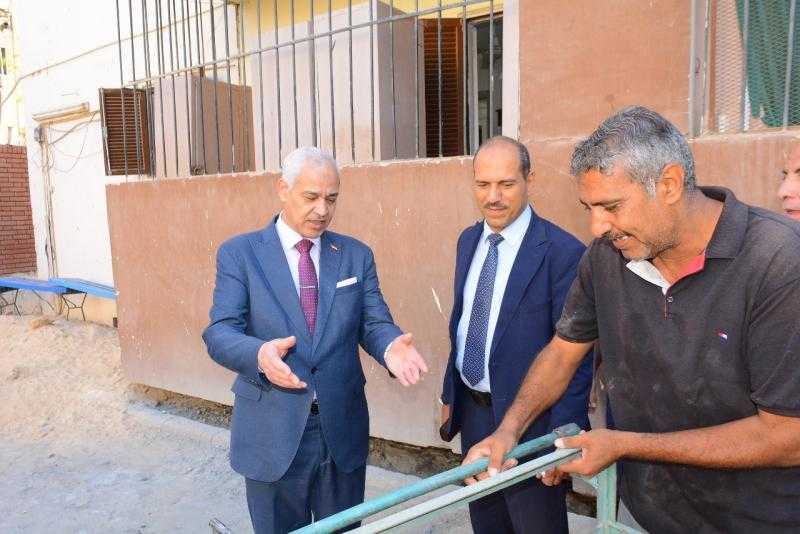 نائب رئيس جامعة أسيوط يتابع أعمال الصيانة والتطوير بمدينة الطالبات بالوليدية