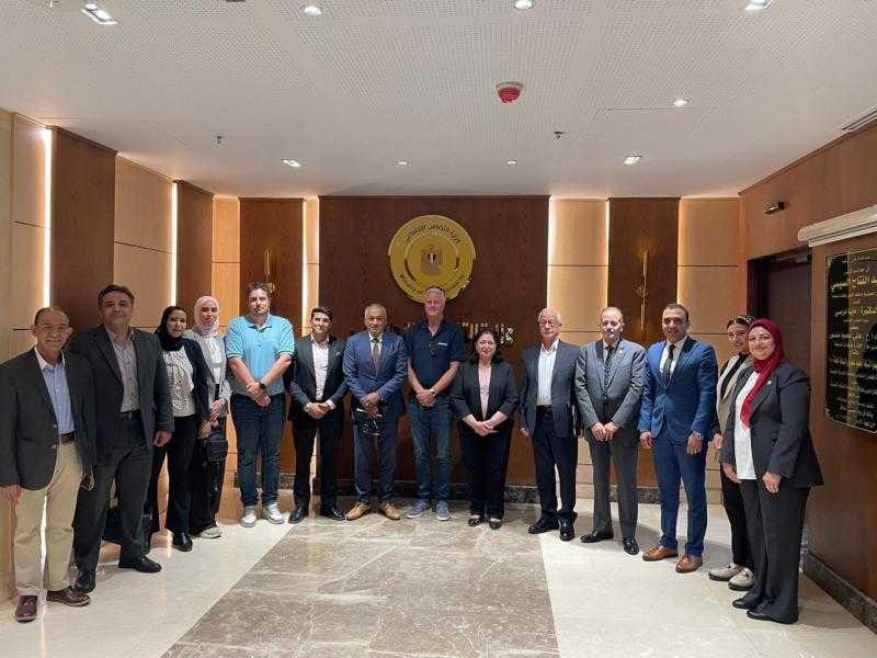 نائبة وزيرة التضامن الاجتماعي تترأس اجتماعا تنسيقيا مع وفد شركة “أوتوبوك” لاستعراض جهود تجهيزات المرحلة الأولي لمراكز التجميع والموائمة